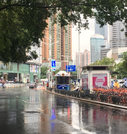 深（shēn）圳東門老街智慧路燈