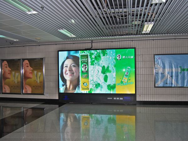 上海2號線（xiàn）東昌路室內全彩屏
