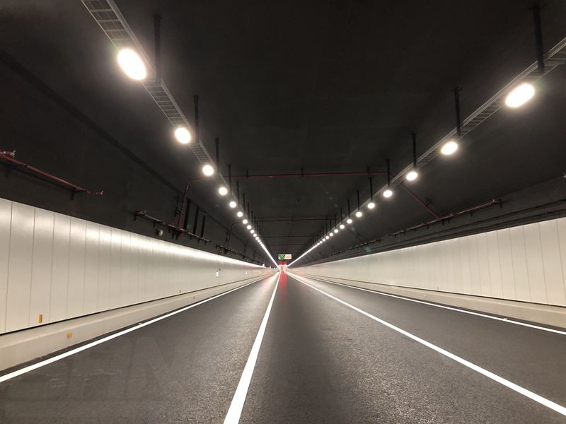 6.7公裏長海底（dǐ）隧道中的LED反射式隧道燈