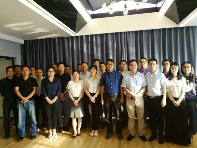 智慧的城市基（jī）礎設施（shī）主題沙龍合影