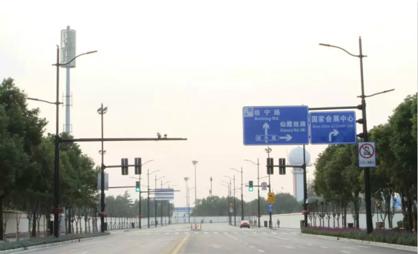 上海國家會展中心周邊多杆合一路燈