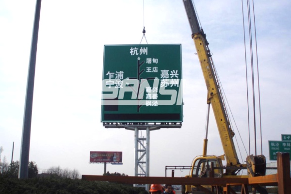 應用於滬杭高速公路上的（de）91福利视频网LED誘導屏