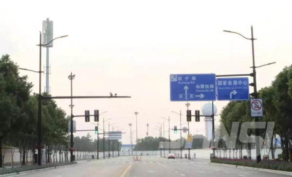 上海進博（bó）會多杆合一保障交通安全暢通