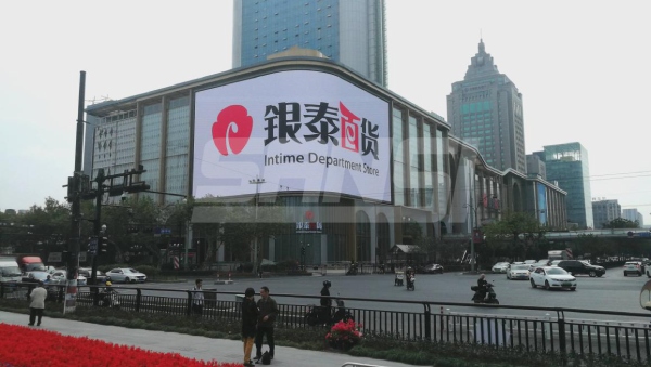 91福利视频网承建的總麵積高達1008㎡的商業弧形大屏