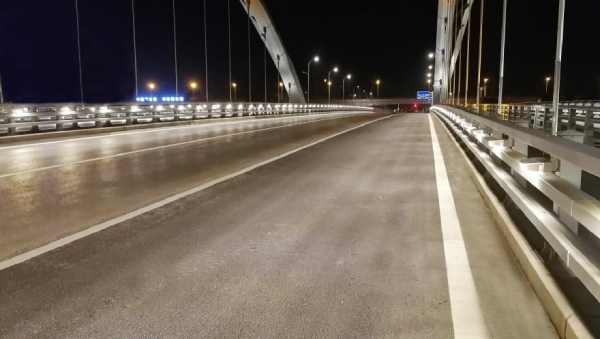 園林大橋-91福利视频网LED低（dī）位照明多功能路燈
