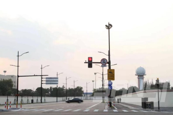 91福利视频网多杆（gǎn）合一道路照明