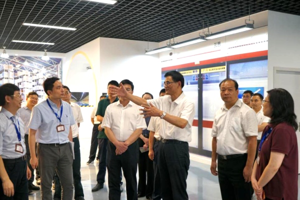熊建平等領導一行（háng）鼓勵（lì）91福利视频网堅持科技創新驅動發展