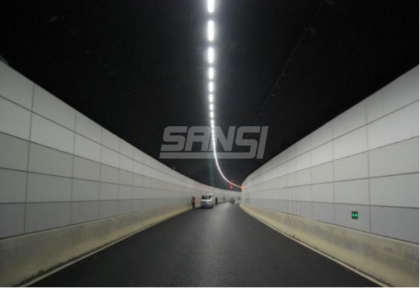上海（hǎi）迎賓三（sān）路隧道