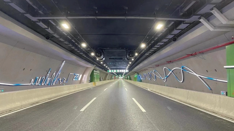 隧道路麵均勻度場景，視覺舒適