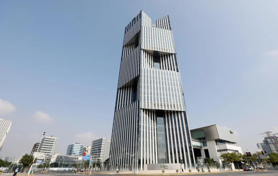 金（jīn）磚銀行總部大樓/圖源新華社