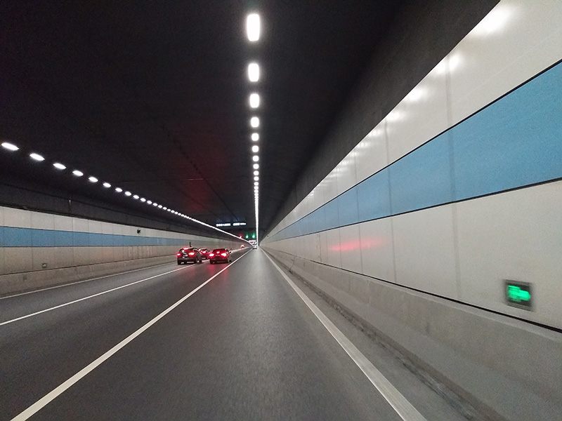 公路隧道的區（qū）域燈具布置