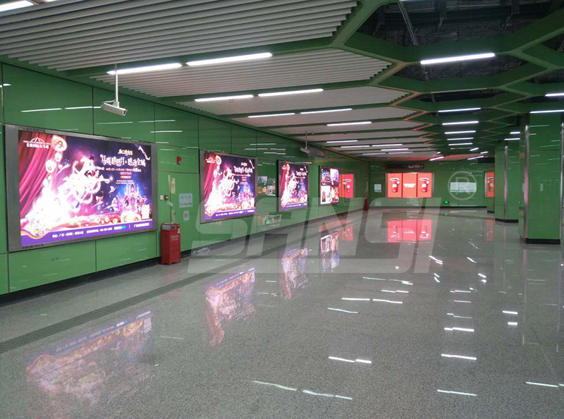 地鐵（tiě）顯示屏,室（shì）內（nèi）led顯示屏,地鐵顯示屏（píng）特點