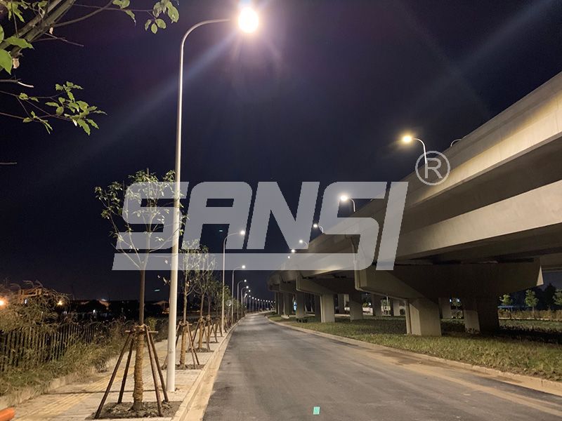 安（ān）全有保障,LED,道路照明,燈,提升,駕駛者,夜（yè）間,行車體驗