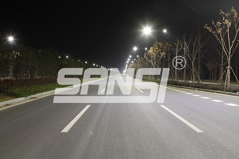 照亮生活,改善（shàn）出行,LED,道路照明燈（dēng）,點亮城市,美好未（wèi）來
