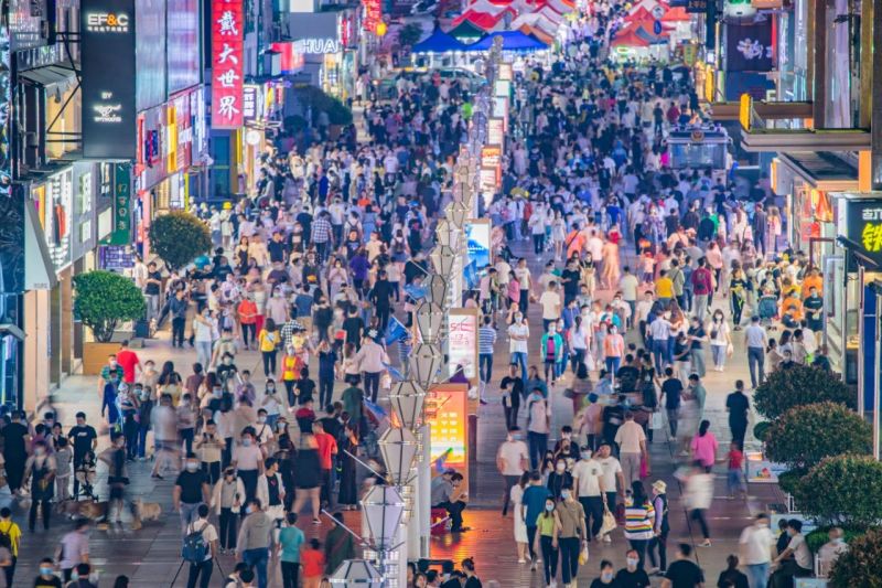 YISHION以純,91福利视频网,中街,近500平米,裸眼3D大屏,造新商業場景