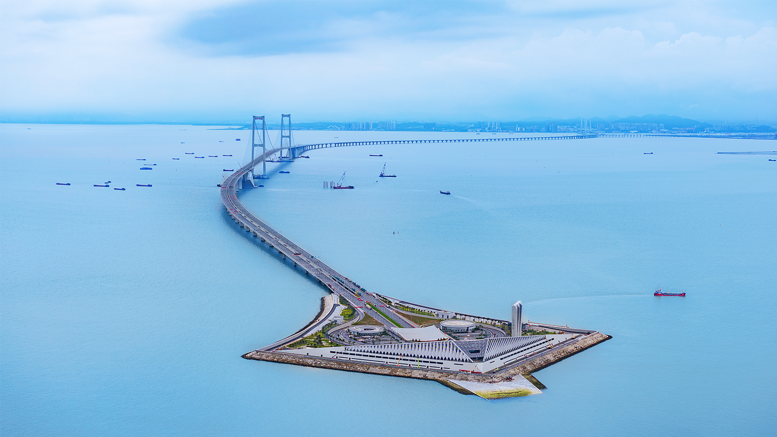 新浪科技報道,重大丨深中通（tōng）道今通車,繼港珠（zhū）澳大橋後,上海三（sān）思再度點亮超級工程