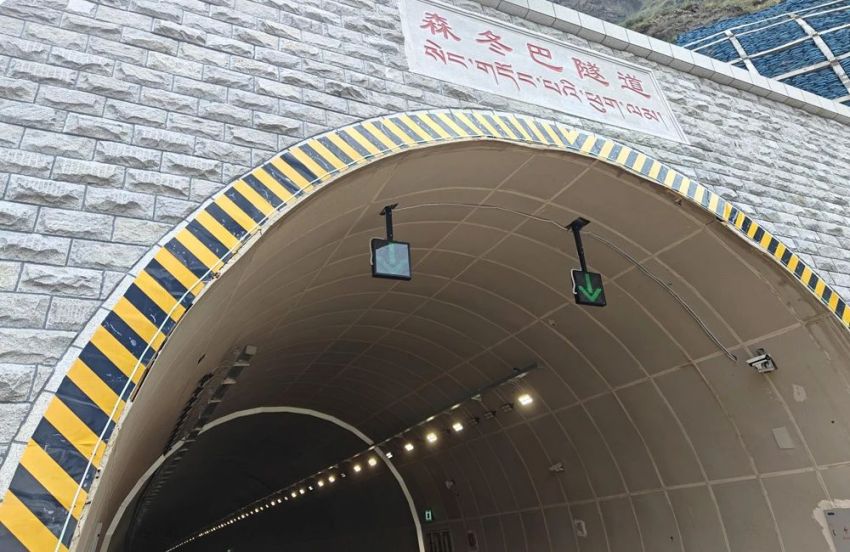 海拔超4000米,三（sān）思,14000餘套（tào）陶（táo）瓷隧（suì）道燈,點亮（liàng）西藏重（chóng）點高速隧道