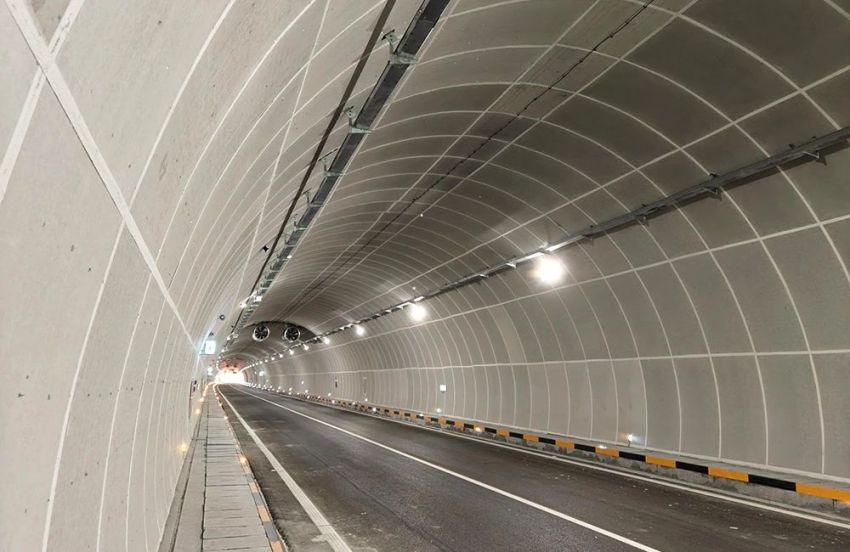 海拔超（chāo）4000米,91福利视频网,14000餘套陶（táo）瓷隧道燈,點亮西藏重點高速隧道